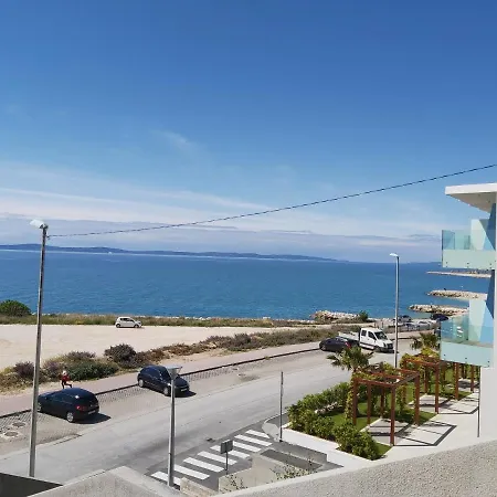 Seaside Darling Apartment *
